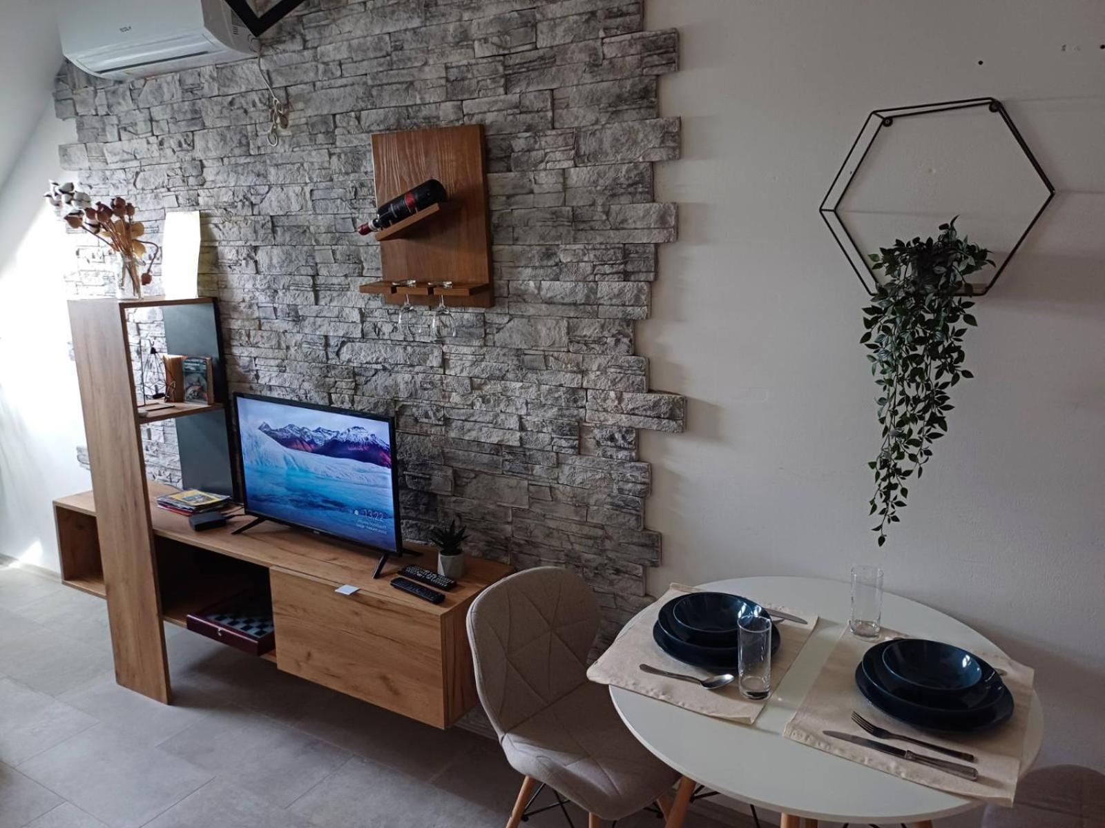 Apartment Centrum - Free Private Parking Novi Sad Exterior photo